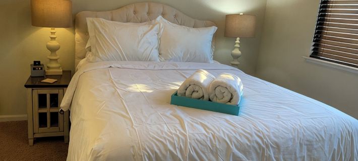 Charming 1-bedroom condo in awesome Modesto with WiFi, AC Hotels in Modesto