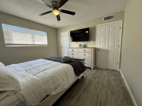 Glenmeadow Retreat 2BR Sleeps 6!