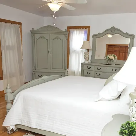 Victorian Beachside Apartment