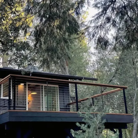 All New, 3 Bdrms, HOT TUB, near town and trails