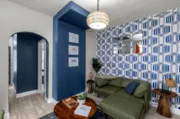 Walk to Restaurants, Cafes & Park - Bungalows