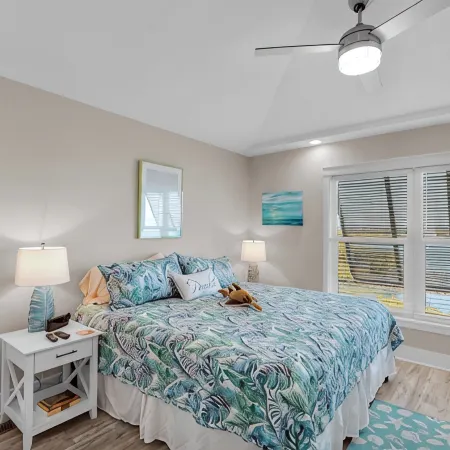 Pet Friendly 2Br/2BA Steps from the Water’s Edge with Unparalleled Sunrises