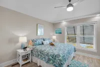 Pet Friendly 2Br/2BA Steps from the Water’s Edge with Unparalleled Sunrises - บังกะโล