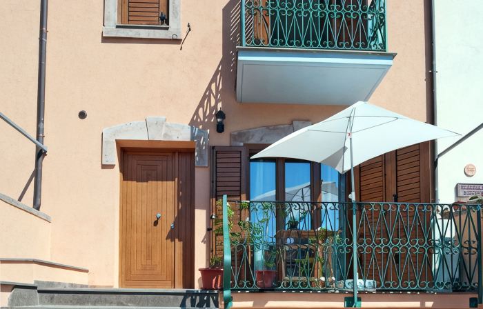 Relaxing Bosa Stay with Veranda