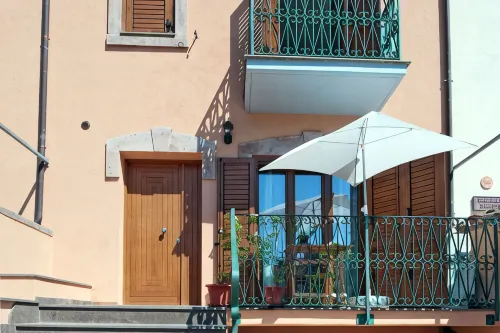 Relaxing Bosa Stay with Veranda