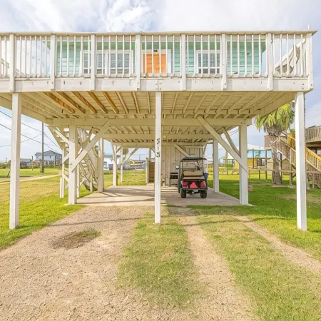 Pet Friendly - Walk to the Beach, Cozy Home