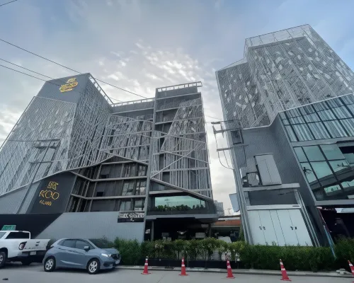 KOO HOTEL Hotels near Wat Cholapratan