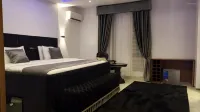 Queens Court Hotel Lagos - 주차장