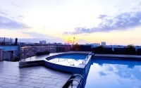 Grand Pacific Hotel - Rooftop Pools