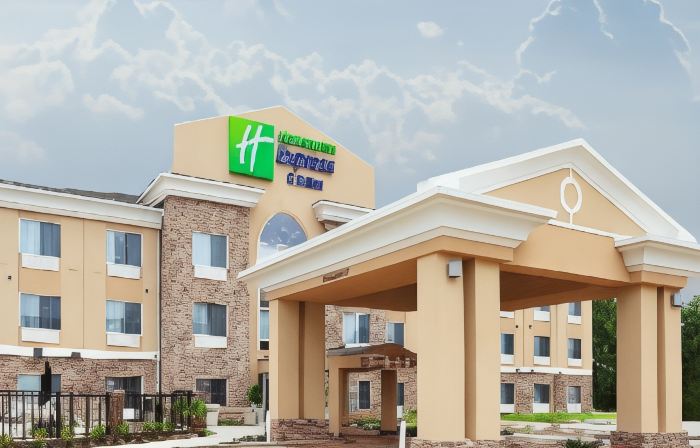Holiday Inn Express & Suites CARTHAGE by IHG