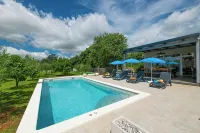 Ganz Neue Top Villa - Pools