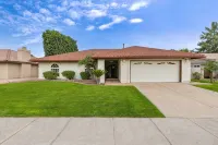 Tempe Lakes Vacation Special!  Heated Pool, Spa, Pickleball, Gym + Near ASU - 4つ星