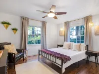Beautiful home in the heart of Raleigh, perfect blend of convenience & comfort. Hotels in Meredith