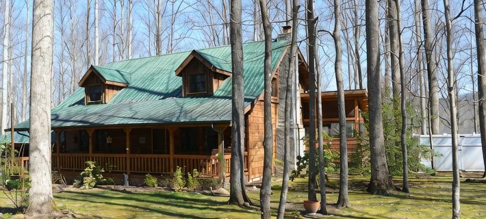 Log Cabin on Edge of National Park; Over the Top Amenities & Reviews Hotels in Cosby