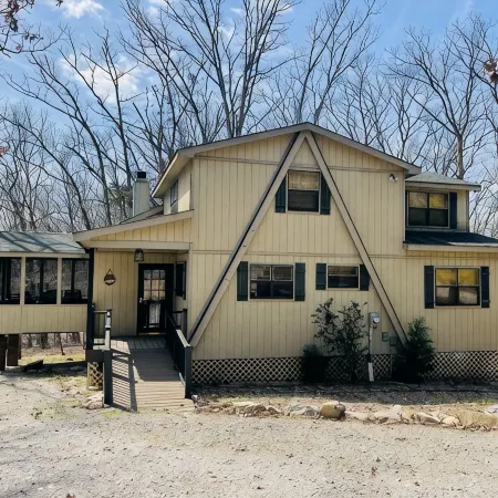 Gorgeous Chalet Getaway with Cabin Feel sleeps 10 at Innsbrook Resort