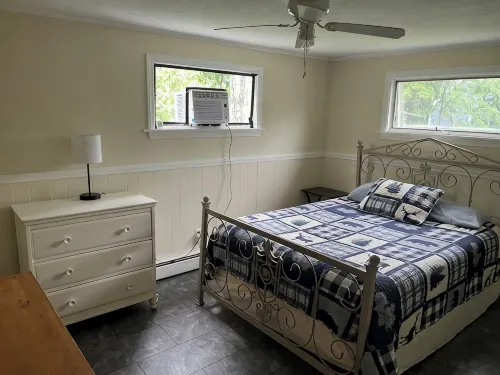 Rustic ski chalet in the heart of North Conway off West Side Road - 2-Star