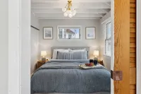 Oceanfront Cottage on Long Sands Beach - Sleeps 4 - 3-Star