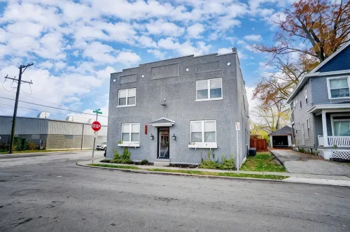 Walkable to Oakley Square-Newly Renovated-King Bed