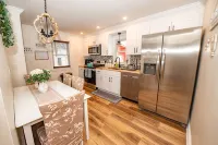 KING BED- BRAND NEW FARMHOUSE II - Homestays