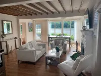Lux Bungalow on Gorgeous Lake. Relax. Explore nearby towns. Ski. Kayak. Hike. - 4-Star