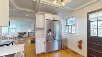 DT Mystic Renovated 3BR Mystic Cape house - 3-Star
