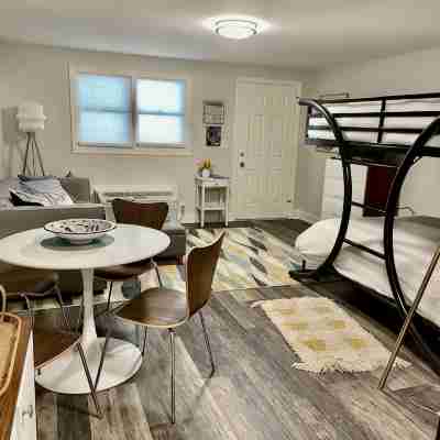 Brand New Condo! Sleeps 6, Full kitchen, Walk to Beach/Town, Pools, Grill, Yard Rooms