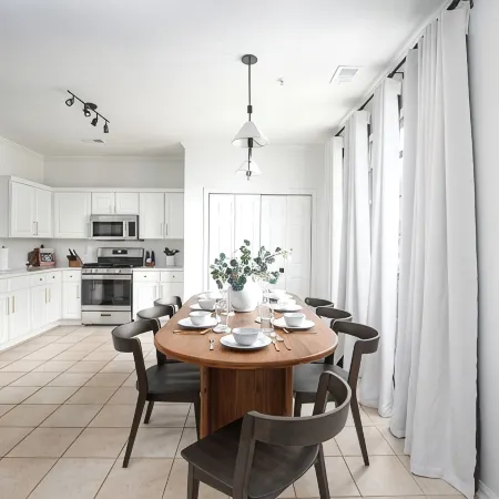 Family & Pet Friendly Modern Townhouse