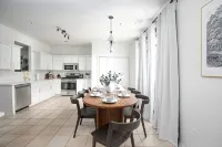 Family & Pet Friendly Modern Townhouse - 4-Star