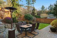 Ultimate Group Getaway: Near Ferry, Hot Tub and Games - 4-Star