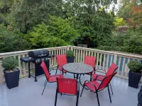 NorthVAN Nature Living Home, 5min to town, beach, suspension bridge, river ,hike - 3-Star