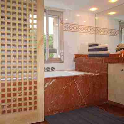Apartment with pool, 300m beaches Tahiti, Moorea, Ramatuelle, St-Tropez. Rooms