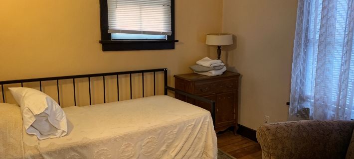 Periwinkle Palace relax close to downtown Hotels in Dayton