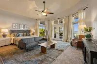 Paradise by the lake - Lonestar Lakehouse