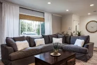 Modern Newbury Park Home| Netflix| Quiet| Safe| Meticulously Clean - 4-Star