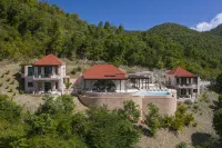 Walk to world famous Maho Bay! Privacy, views, pool, 4 equal king size bedrooms.