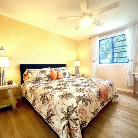 The Lost Crab at Sapphire - End Unit. Newly  Renovated. Easy Access to Beach