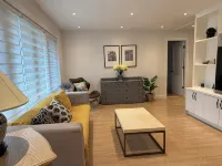 Residence by Queen Elizabeth Park - 방갈로