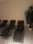 Centrally located, newly renovated non-smoking apartment with pool and sauna. - 游泳池
