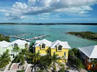 Waterfront Villa with Dock, Walk to Beach Club & Rusty Anchor Rest. 3b/r  3.5b/a - Gym