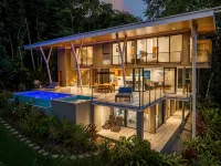 Tropical 4 Bedroom Luxury Home with Pool & Hot Tub