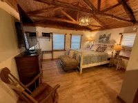 Relaxing 2-bedroom cabin on Lake Jean - Hytter