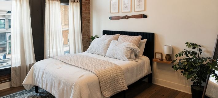Charming Downtown Troy Stylish Loft • Superhost Hotels in Miami County