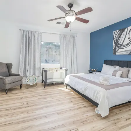 Spacious 4-bedroom house with Pool, Fun BackYard & Amazing Game Room
