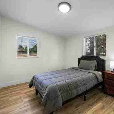 Spacious Escondido Retreat Rooms