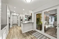 NEW Naples Modern Farmhouse w/Heated Pool, Sleep 10 - 3 tähden