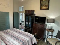 Heart of Downtown w Balcony by Dauphin St; walk to restaurants & shops SLEEPS 6! - balkon