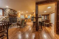 Spacious and Charming Craftsman Retreat. - Chalets