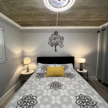 Beautiful Condo In The Heart Of Olde Naples!