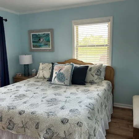 Updated, cozy cottage in Duck – 4 bedrooms, in town & oceanside w/ views!
