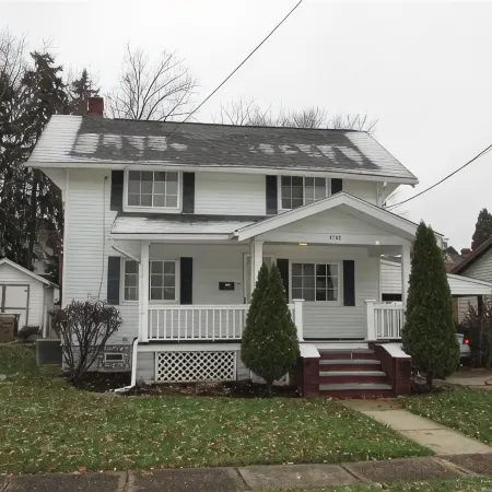 Heart of the Falls! Cozy for 2, Spacious for 8, Close to everything!